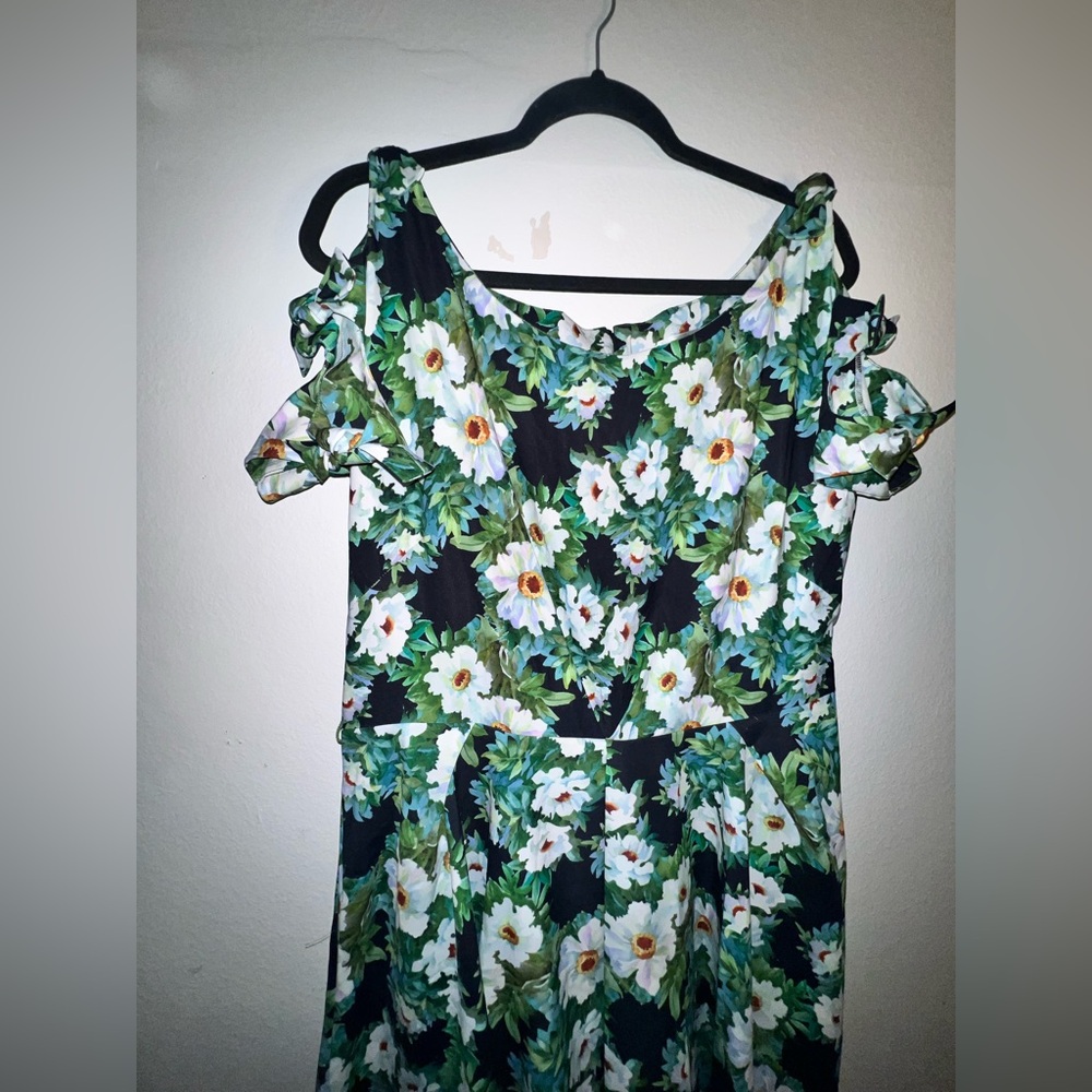 Unique Vintage Black Floral Midi Dress